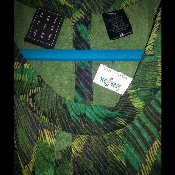 NWT versatile & flattering patterned shirt - Picture 3 of 4