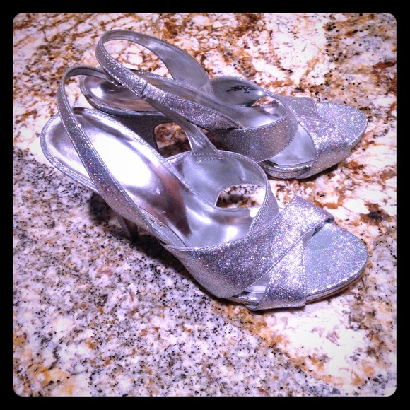 Nine West Silver Heels 4"