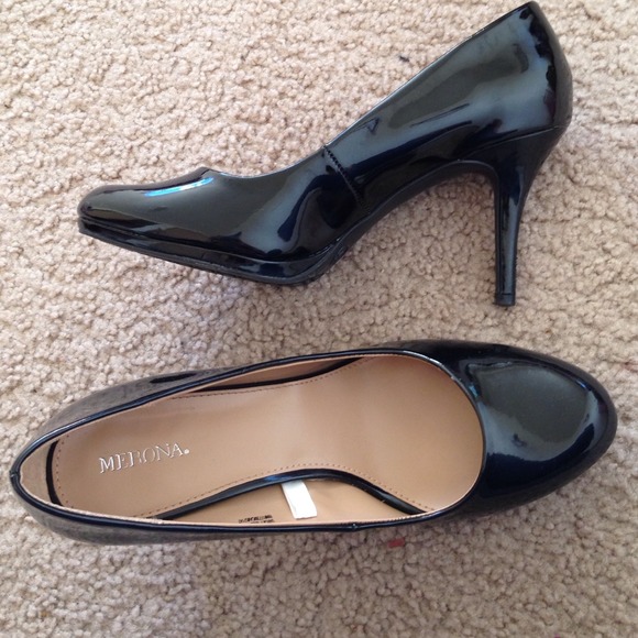 Black heels - Picture 1 of 3