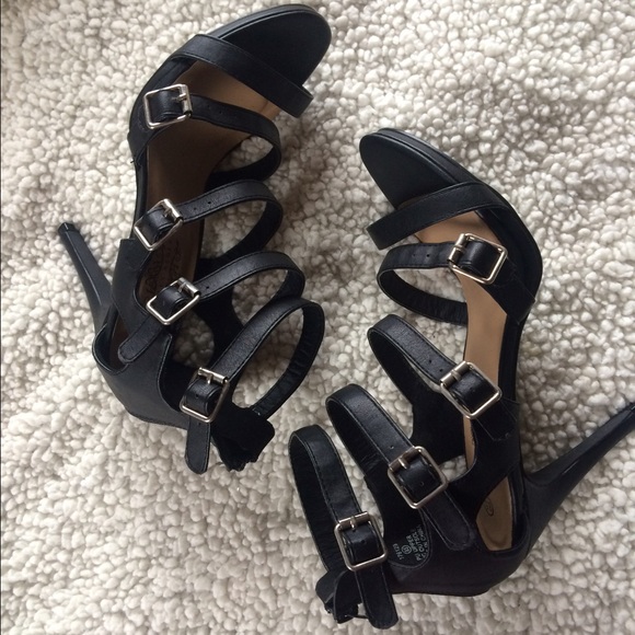 Shoes - 👠👠New sexy black strapy heel👠👠