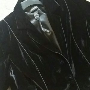 LANE BRYANT VELVET LIKE MATERIAL BLAZER