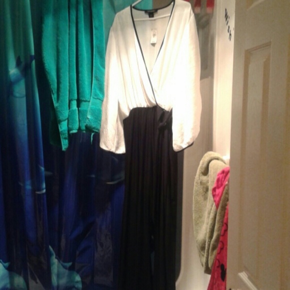 Ashley Stewart black and white plants suite