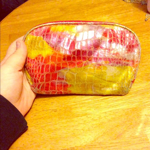 Cute clutch/makeup bag!!
