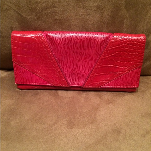 Red going out clutch