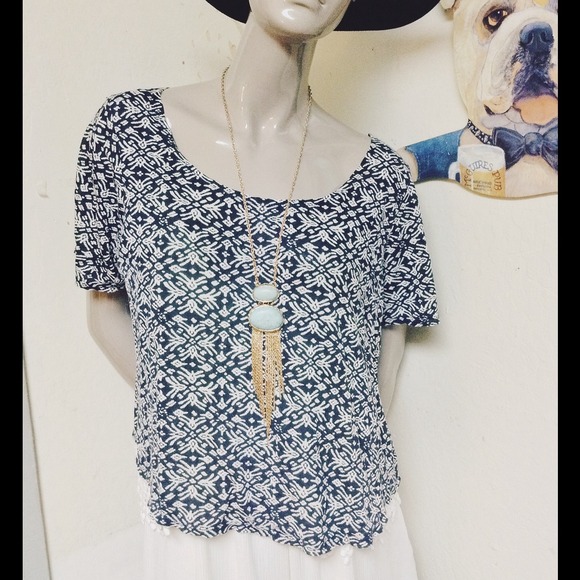 Tops - Cute crop top!