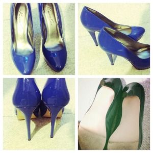 Kenneth Cole Blue Pumps