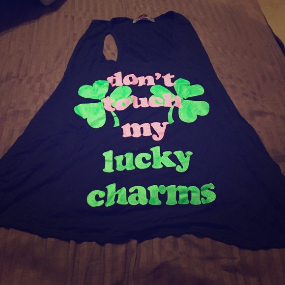 🍀 3 leaf Clover Shirt🍀 - Picture 1 of 3