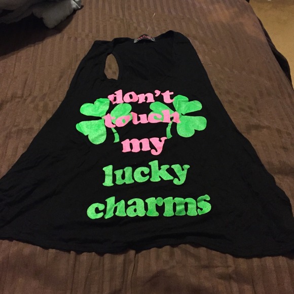 🍀 3 leaf Clover Shirt🍀 - Picture 2 of 3