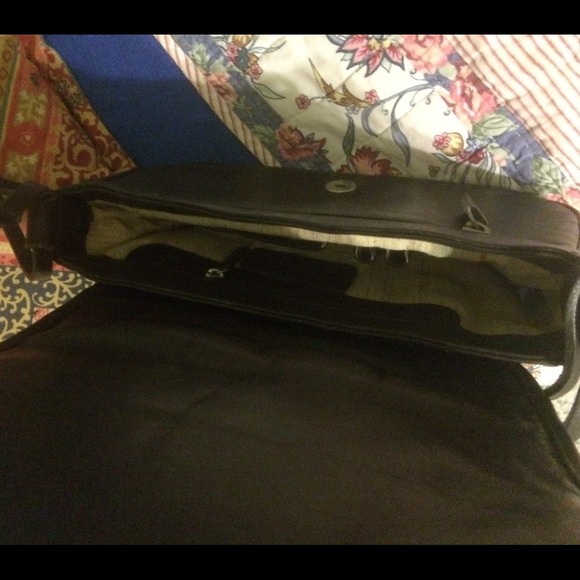 Black shoulder bag - Picture 2 of 3