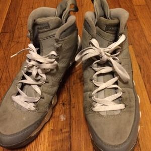 Cool grey 9's beat