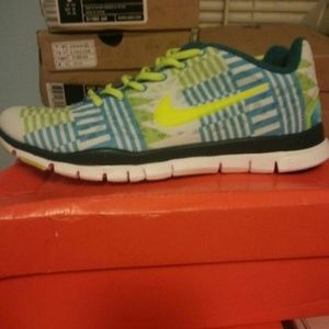New Green Aztec Free Run TR Fit 3 SZ 7