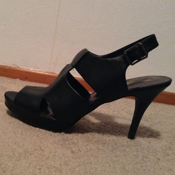 Vera wang heels