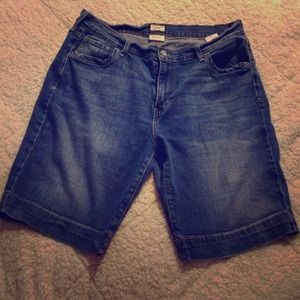 Women's Levi's Bermuda shorts