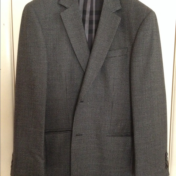 Burberry Brand new coat 100% wool. US size -42.
