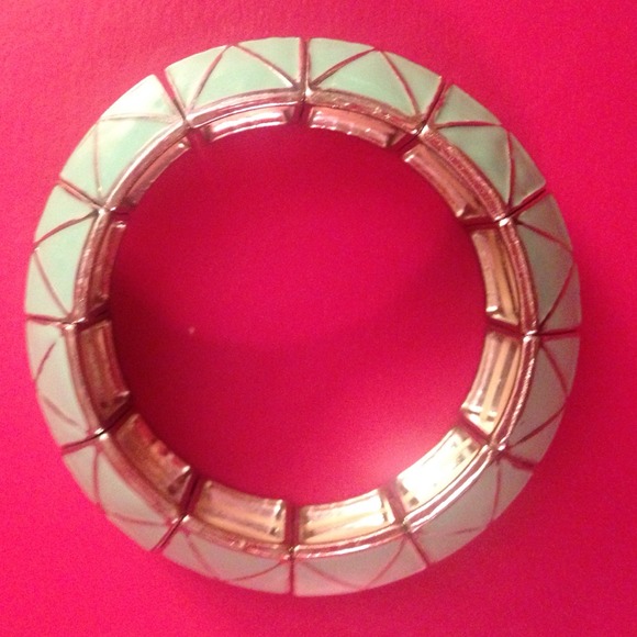 Green bracelet - Picture 1 of 3