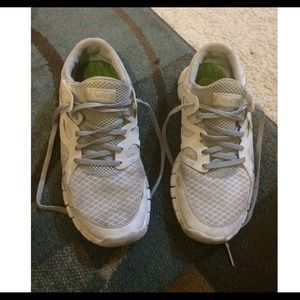 White Nike Free Runs