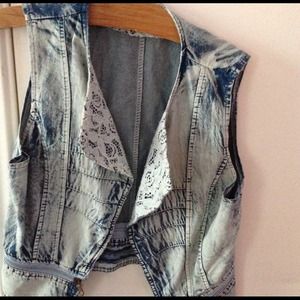 acid wash denim vest w lace detail
