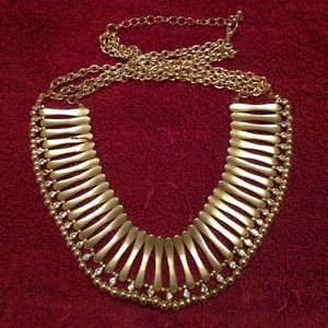 Short gold necklace