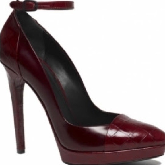 LOOKING FOR THIS SHOE SIZE 10!