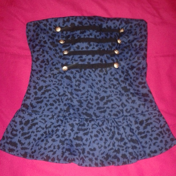 🌸ON RESERVE for @lmart188 🌸 Strapless Peplum top