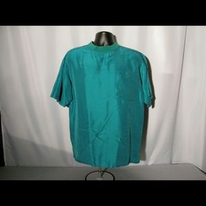 Silk crew neck shirt. Emerald green