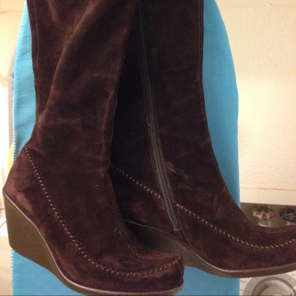 AEROSOLES - Picture 2 of 4