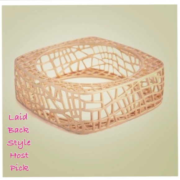 Jewelmint Jewelry - Jewelmint Birdcage Bangle