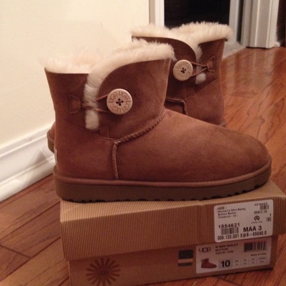 UGG Boots - UGG Women's Mini Bailey Button Boots