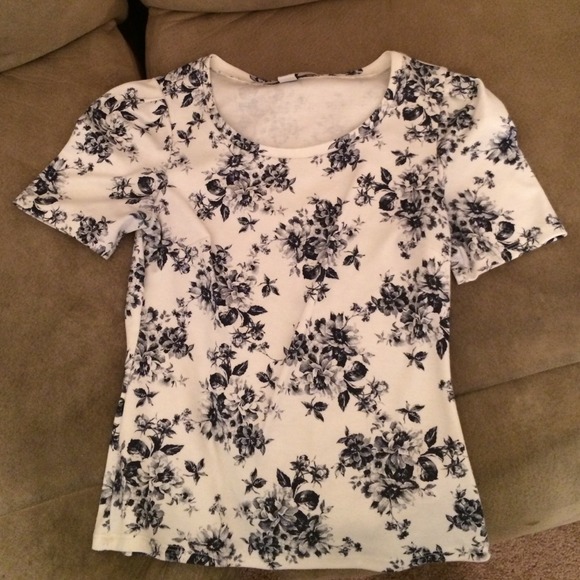 Forever 21 White and Navy Floral Top