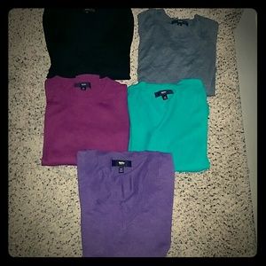 Set of 5 sweaters.