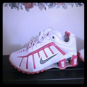 Hot pink nike shox