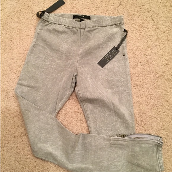 ‼️SOLD ‼️ Joe's Light Grey Legging w/ Ankle Zipper - Picture 2 of 4