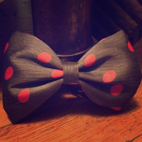 Grey and red bow
