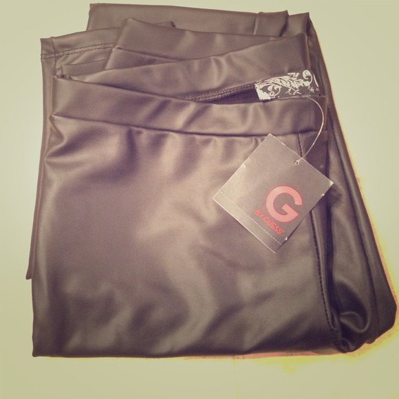 GUESS NWT black pleather legging