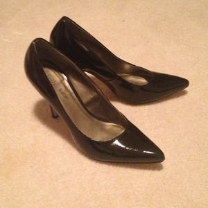 Black patent pumps