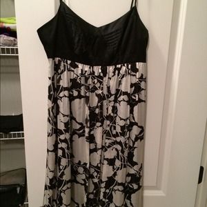 100% Silk Black and Floral Print Dress!!👠