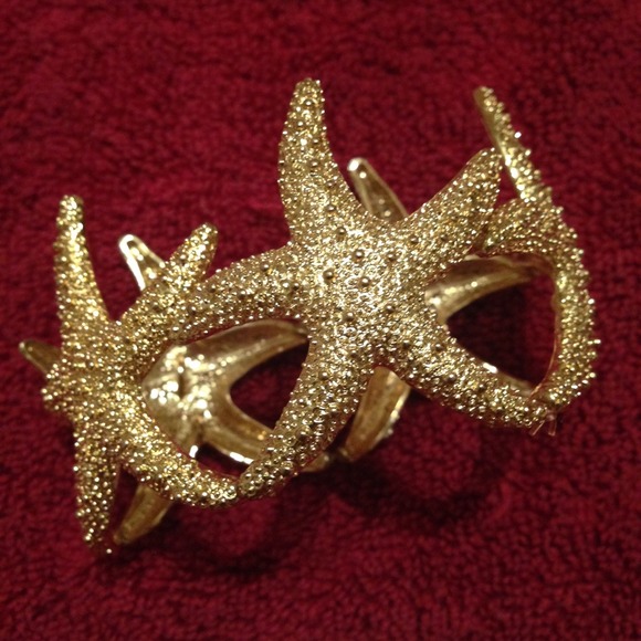 Gold sea star bracelet