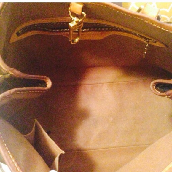 Additional pictures of Louis Vuitton purse