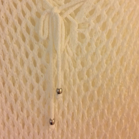 White Top - Picture 3 of 3