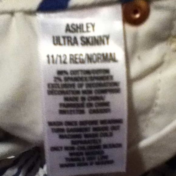 Size 11/12 ultra skinny Aeropostale pants.