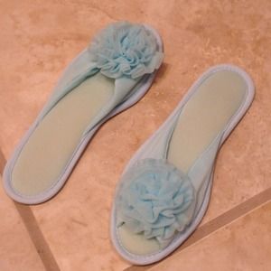 🚫SOLD🚫😍Like New Vintage silky slippers😍