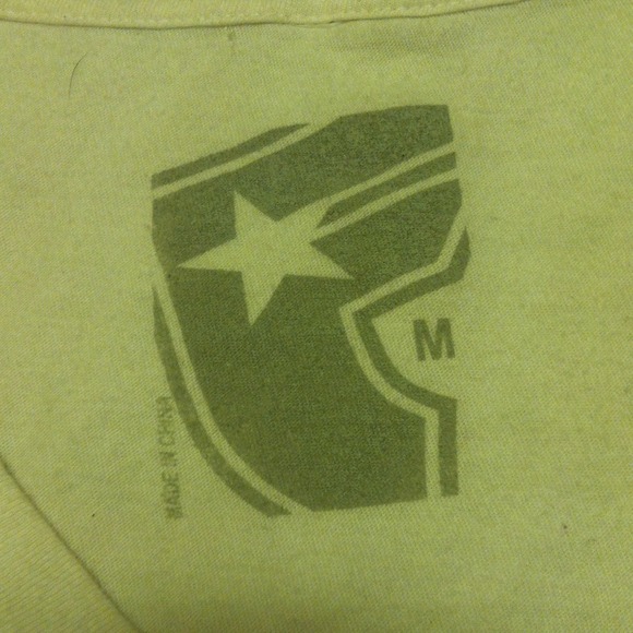Famous V-Neck - Picture 2 of 3