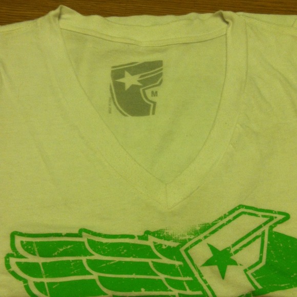 Famous V-Neck - Picture 3 of 3