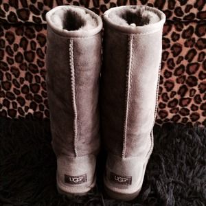 NWOB!! 😍Classic tall Ugg boots ❄️💯authentic