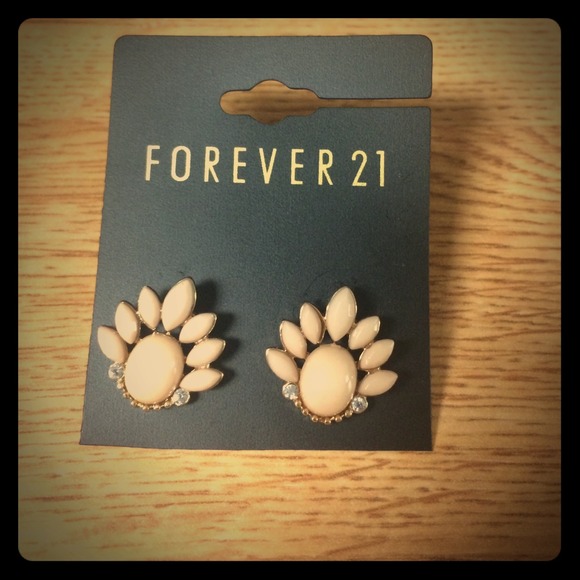 Forever 21 Jewelry - Forever 21 Earrings Bundle