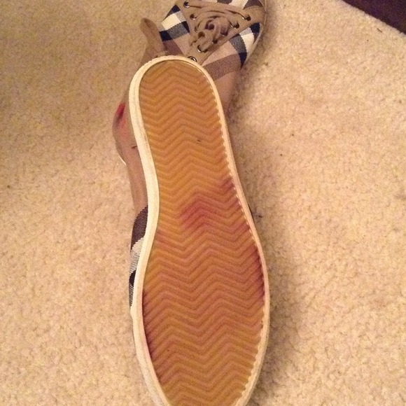 Women's Burberry shoes - Picture 4 of 4