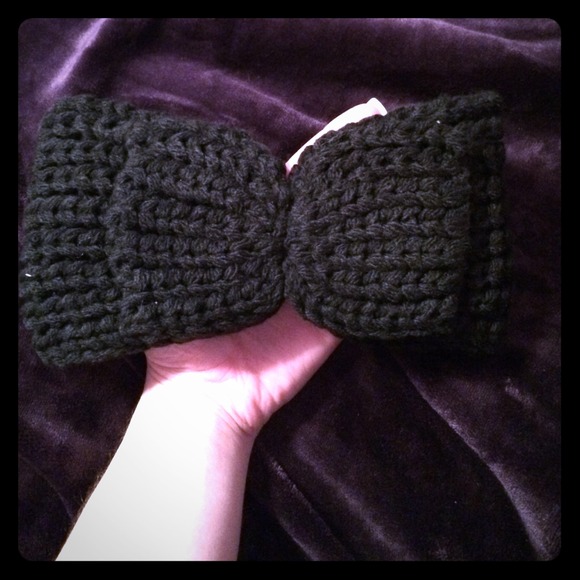 Knitted bow headband