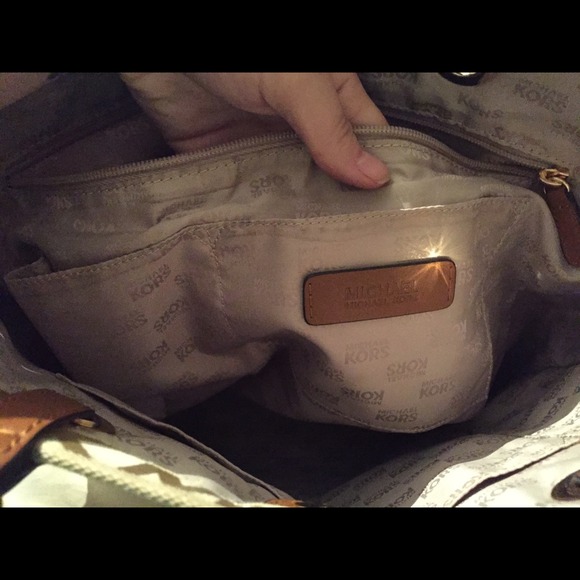Michael kors purse - Picture 4 of 4