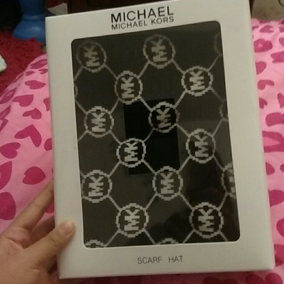 Michael Kors Other - Mk beanie n scarf