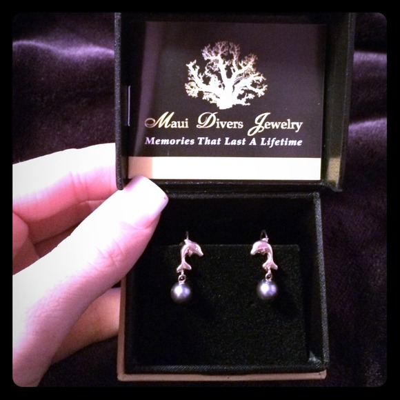 Dolphin pearl earrings